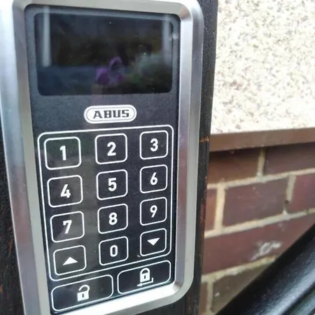 Design Apartment, Klimaanlage, Parkplatz, Netflix & Disney, Dominos Pizza, Wallbox * Falkensee